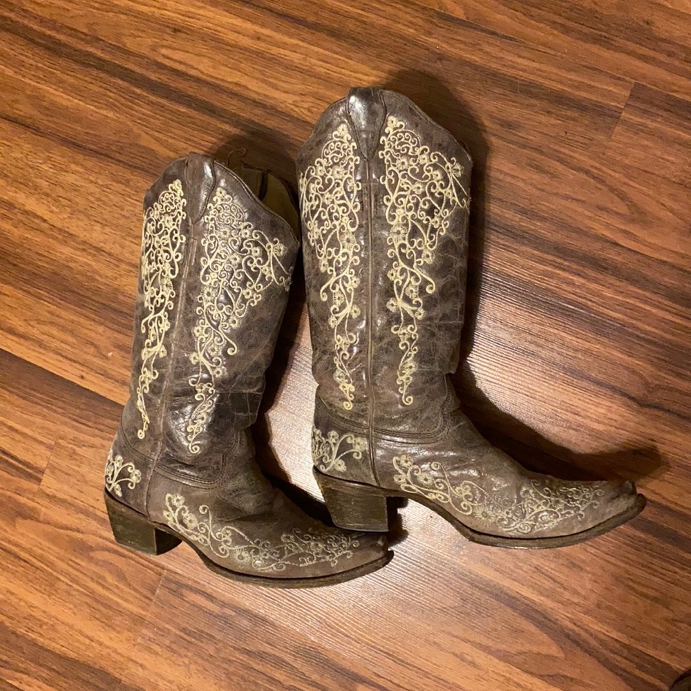 Women’s corral embroidered cowboy boots